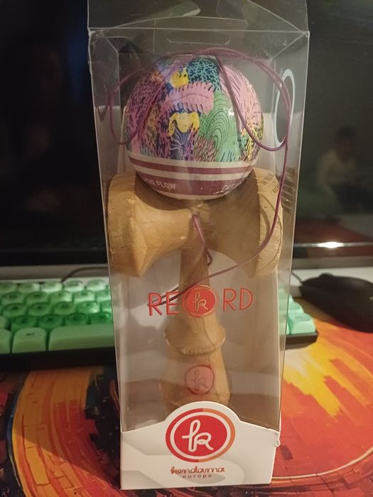 Vând kendama europe record plus