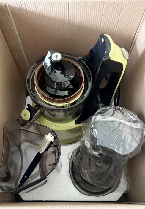 Storcator de fructe si legume cu melc Oursson JM7002