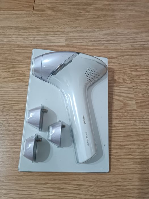 Фотоепилатор IPL Philips Lumea Seria 8000