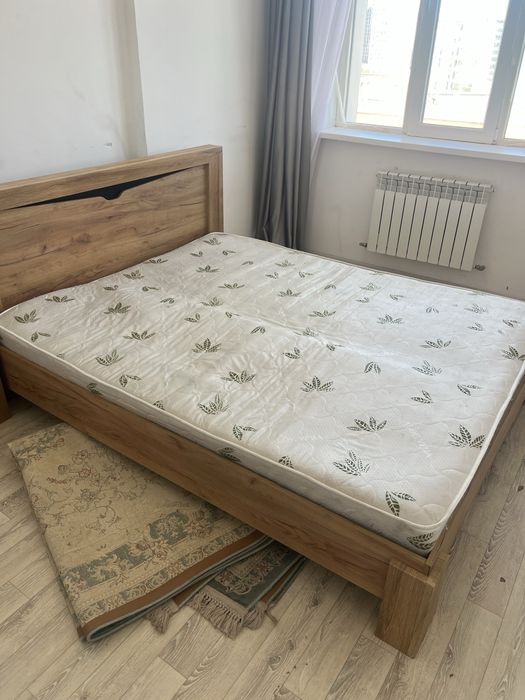 Продам спальный с комодом