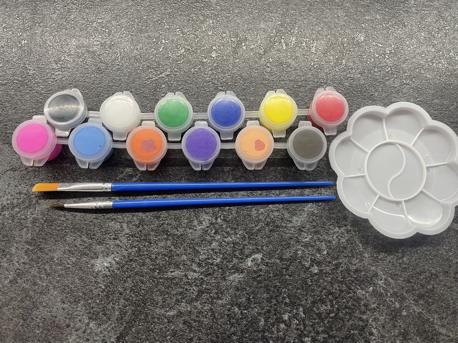 Акрилна боя 12цвята 2метки и палитра