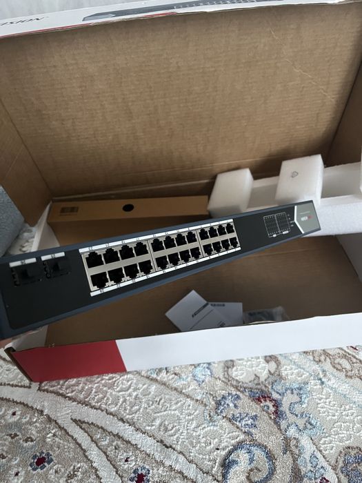 Продаю Коммутатор Hikvision DS-3E1526-SI