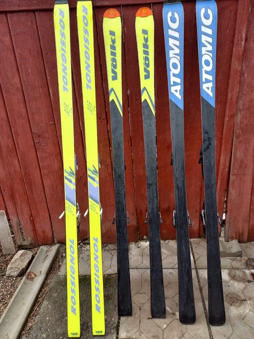 Vand 3 perechi de schiuri