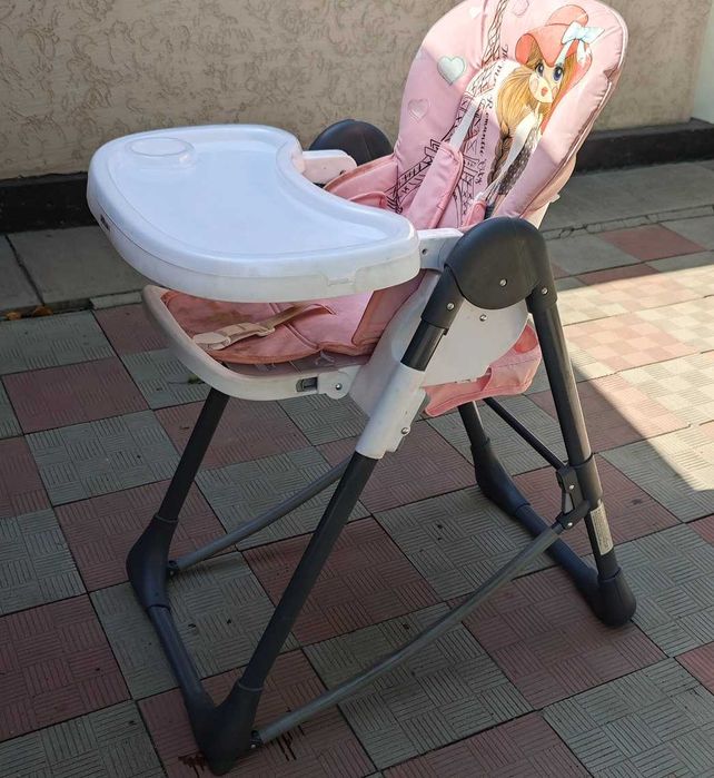 детский обеденный столик- качалка.