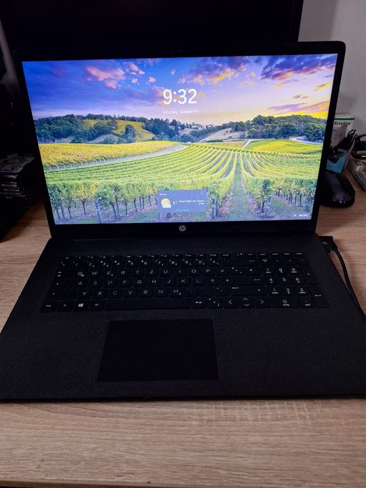 Laptop HP 17 , i5-1135G7 , 8 GB ram,  ssd NVMe 256 GB,  17.3"