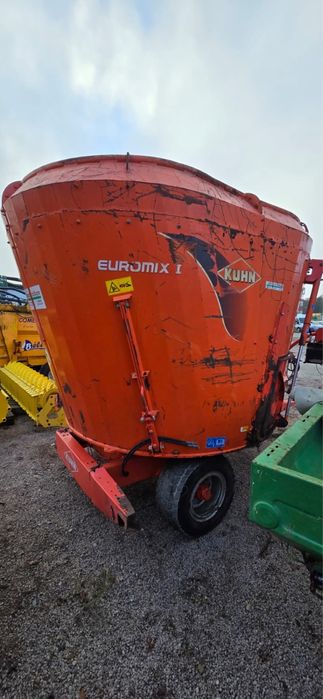 Remorca  tehnologica  furajare vaci . Angus baltata holstein kuhn 12