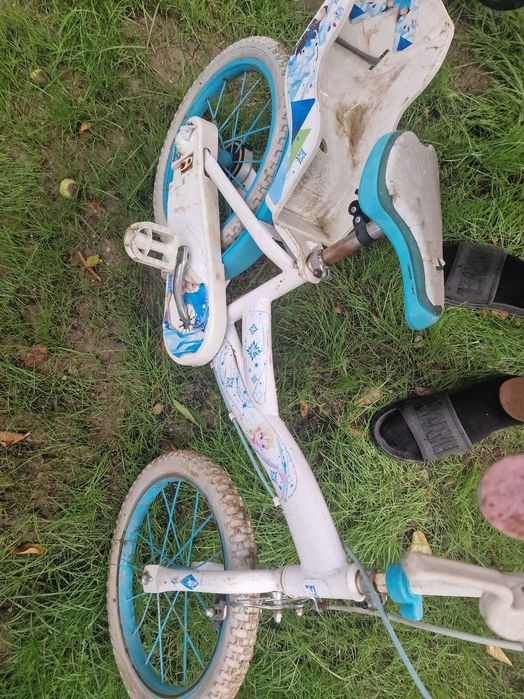 vand 3 biciclete copil 3--7 ani roti pe 16 si 20"