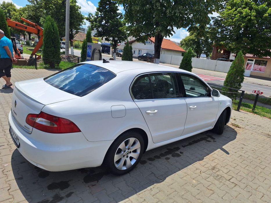 SKODA Superb 2012 — imagine 3