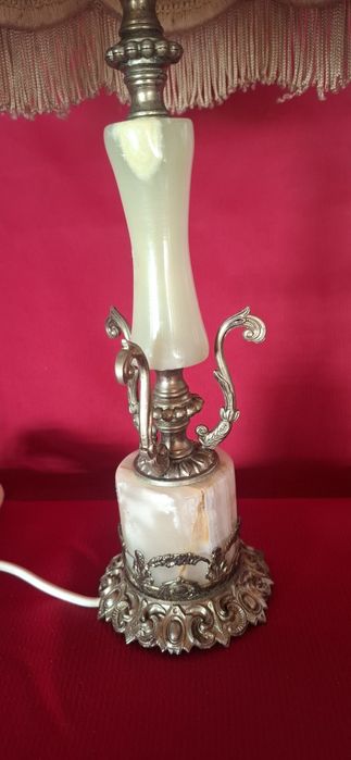 Настолна лампа от оникс