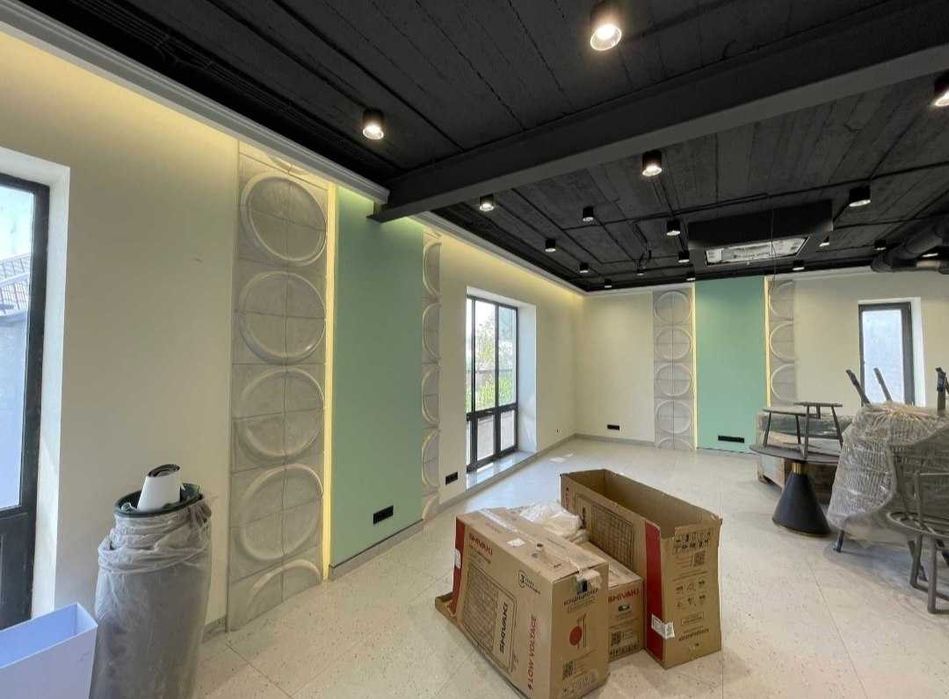 Сдается офис 650 м2.   Центр Луначарского, первая ЛИНИЯ.