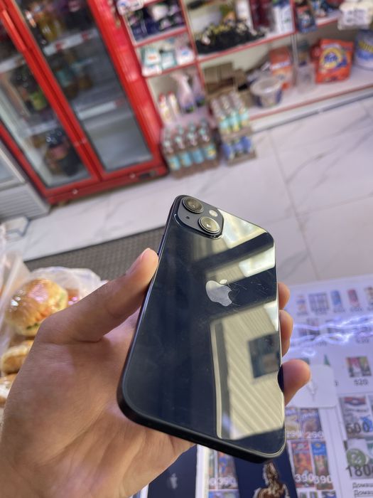 Продам iPhone 13 128GB (тёмно-синий)
