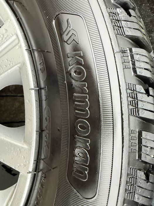 vw Golf 6 оригинални с чисто нови зимни гуми 15 цола  195/65/15 - 300€