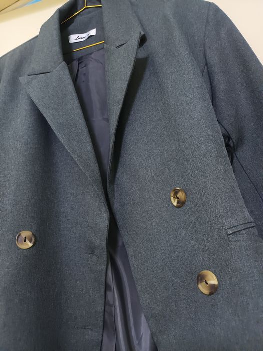 Серый Костюм как новый