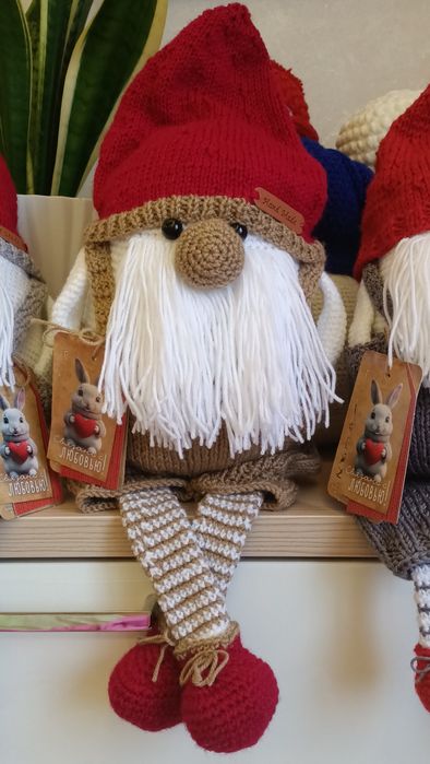 Мягкие игрушки, гномы.