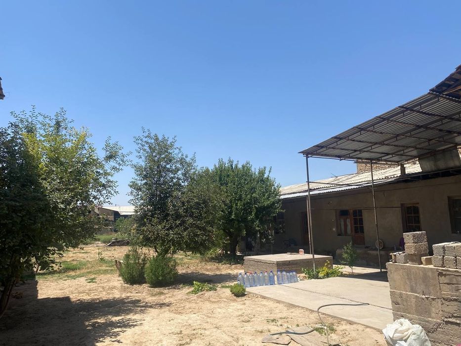 Uy sotiladi 11 sotik