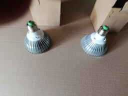 Лед лампа с 3 цвята-стимулира разтежа на  разстенията