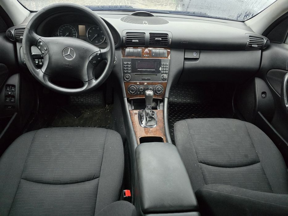 Продавам мерцедес ц200 комресор на части