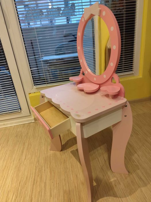 Продавам детска тоалетка