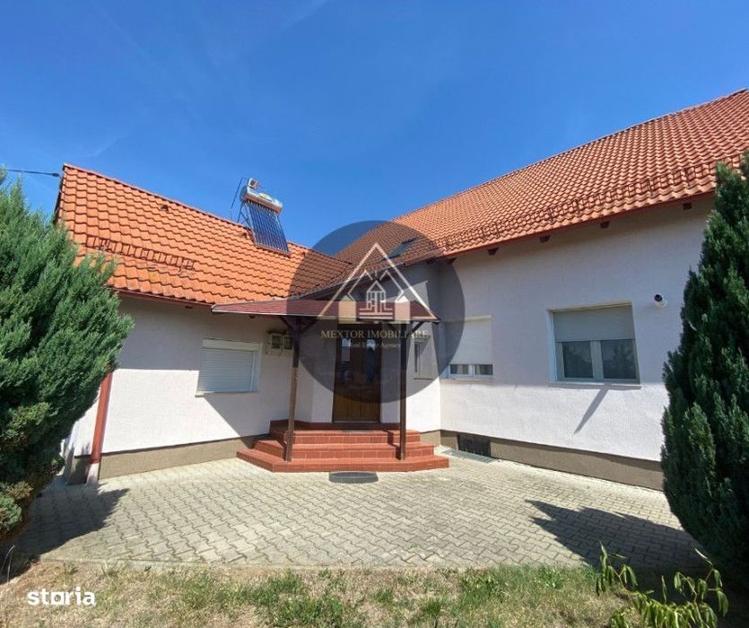 Casă mare și modernă