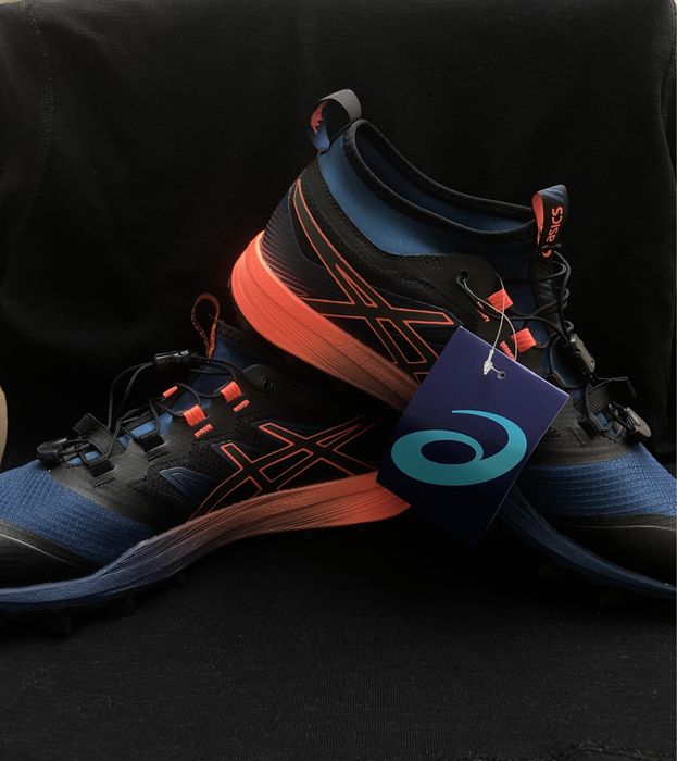 Продам кроссовки ASICS оригинал