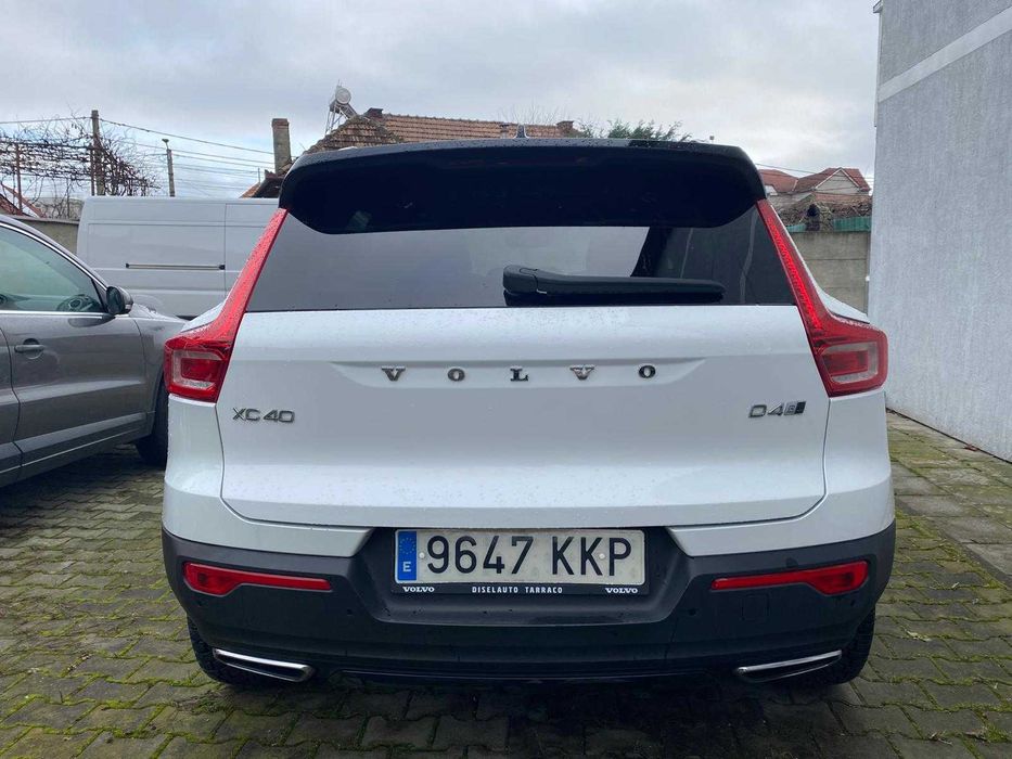 Volvo XC 40 R-Design in stare excelenta - direct proprietar