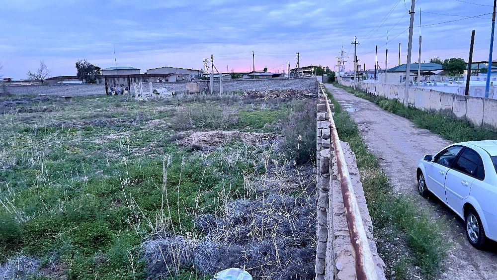 Карши шахар ичида курилиши тугалланмаган Ер сотилади