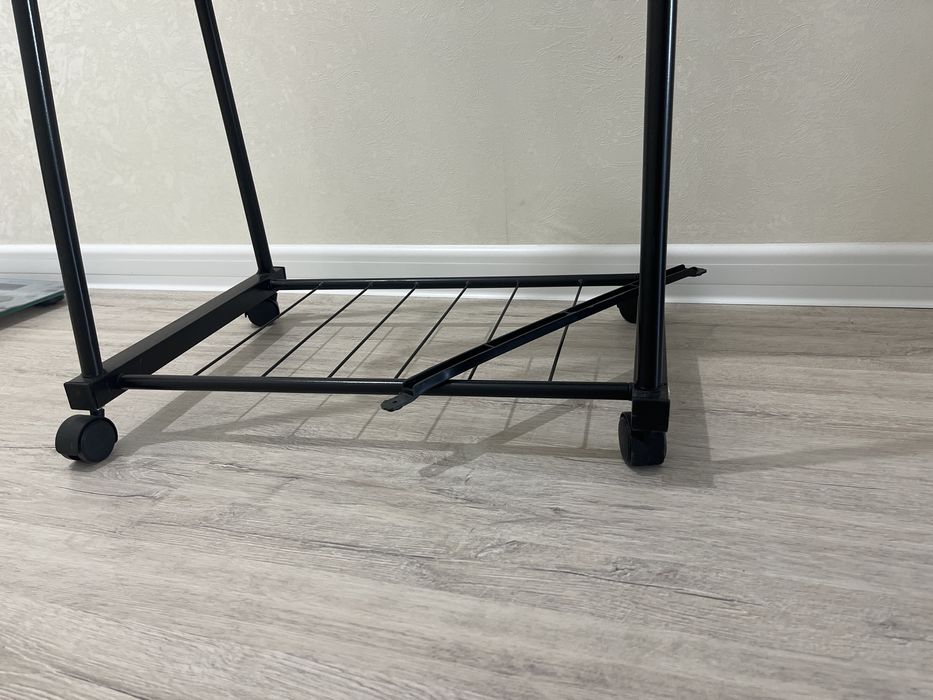 Зеркало с колесками