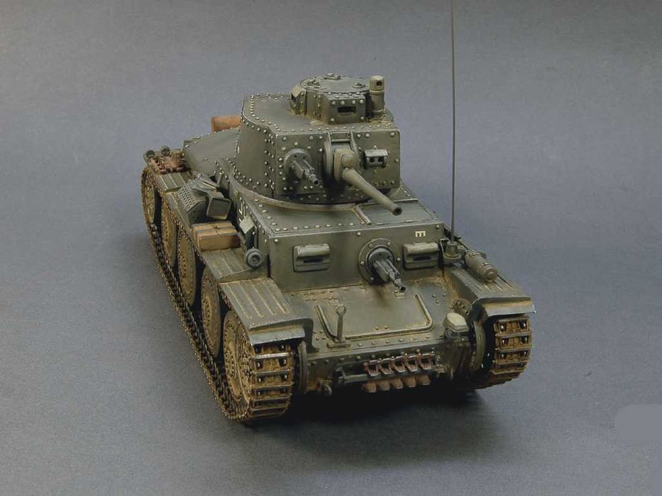 Сборная модель-Германский танк Pz.Kpfw 38(t) Ausf A-D-G "PRAGA" 1:35