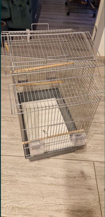 Vand colivie pentru pasari