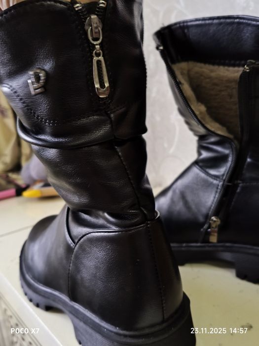 Прадаю женски  сапоги тёплые