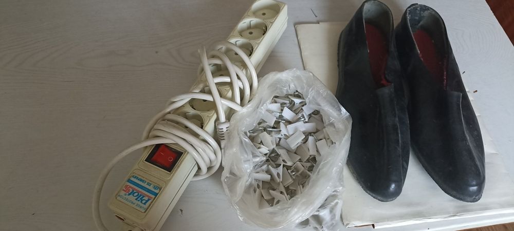 Удлинитель Пилот, галоши, прищепки для занавесок