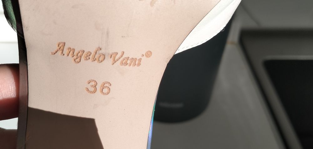 Босоножки женские