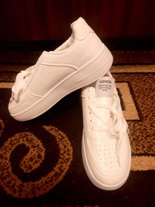 Продавам маратонки естественна кожа N:40