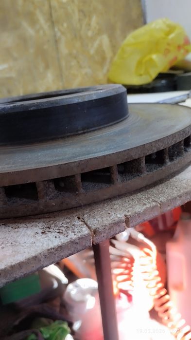 Продам тормозные диски от крузак 105