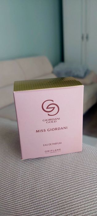 Apa de parfum Miss Giordani