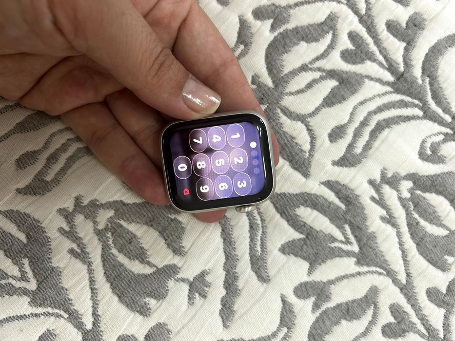 Apple Watch SE 40 мм полный комплект
