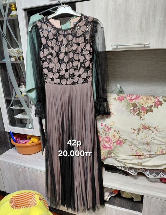 Продам новые платья