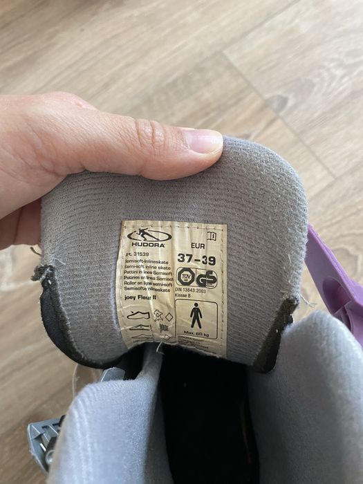 Ролери и подарък наколенки