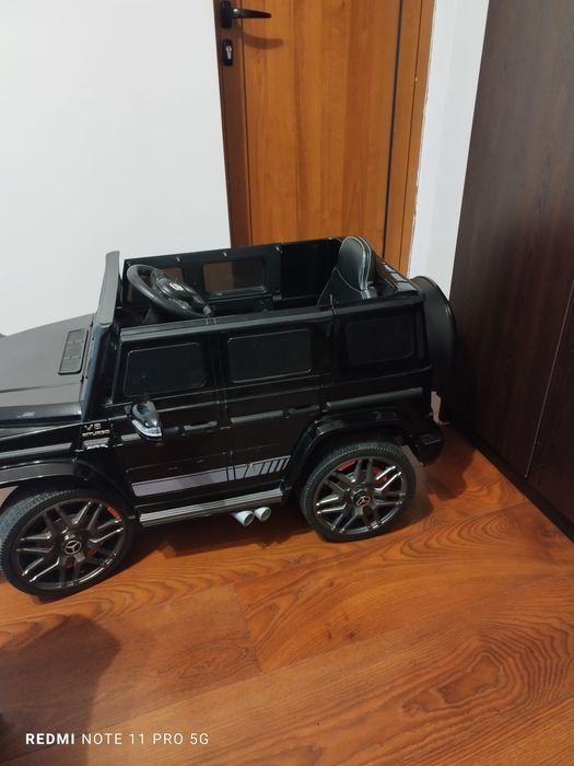 Акумулаторен джип Мерцедес AMG 63