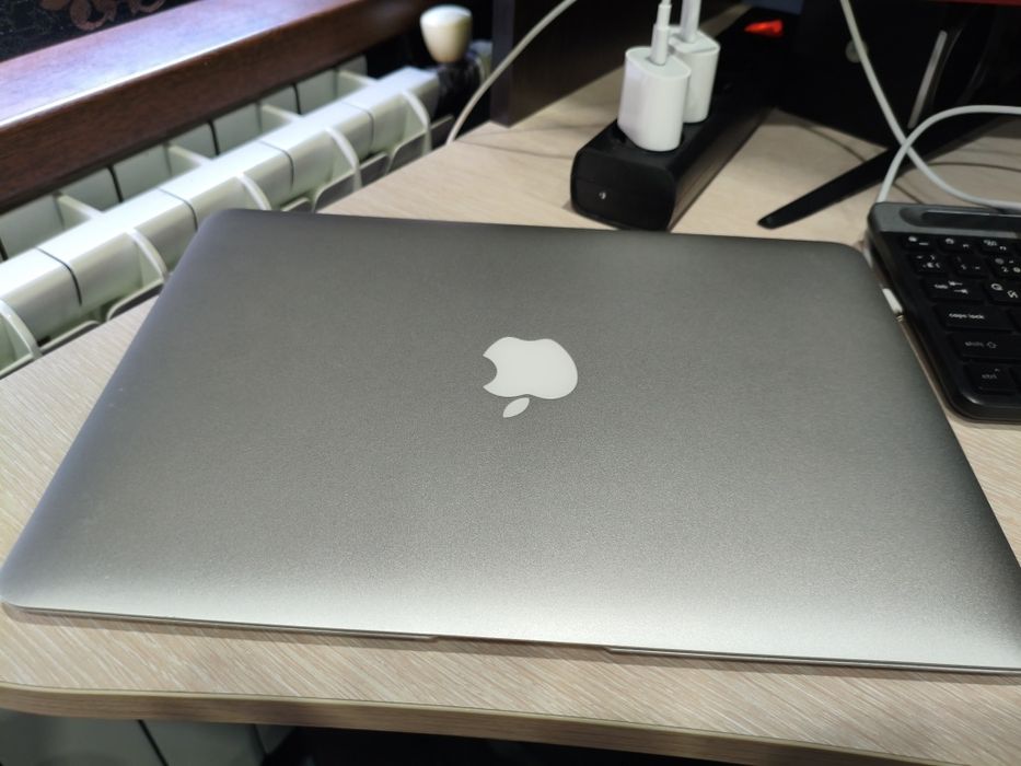 Продам MacBook air 2012