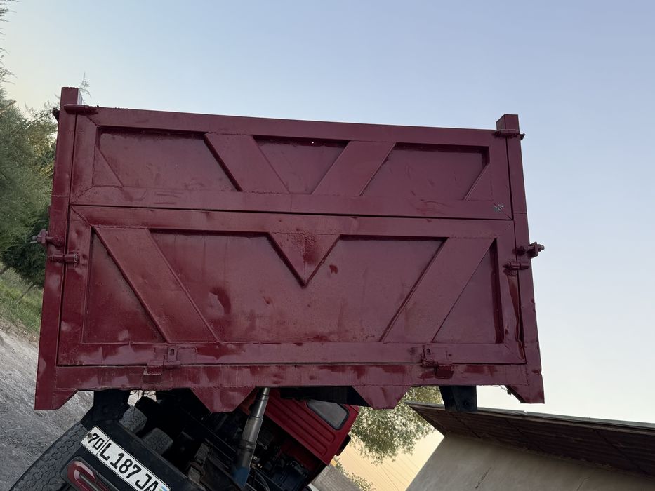 Kamaz. Kuzif selxoz sotiladi.