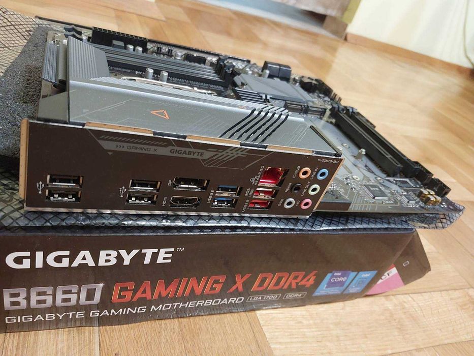 Intel Core i7 12700K + Gigabyte B660 Gaming X DDR4