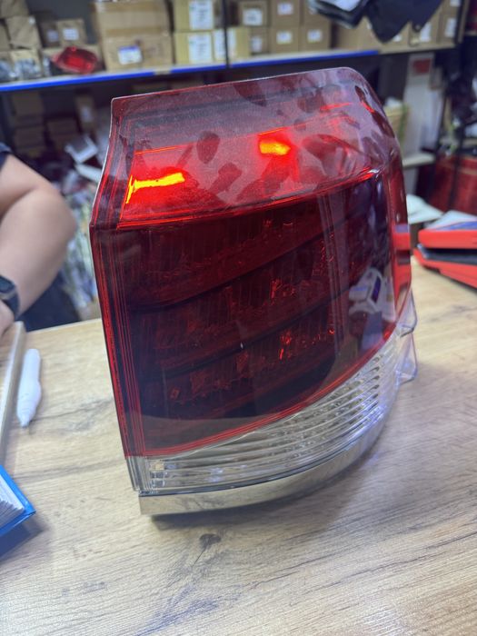 Лексус 570 задний стоп