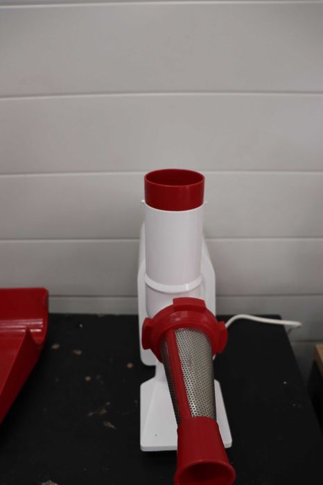 ARDES, Електрическа преса за домати със стоманен филтър AR74AM80