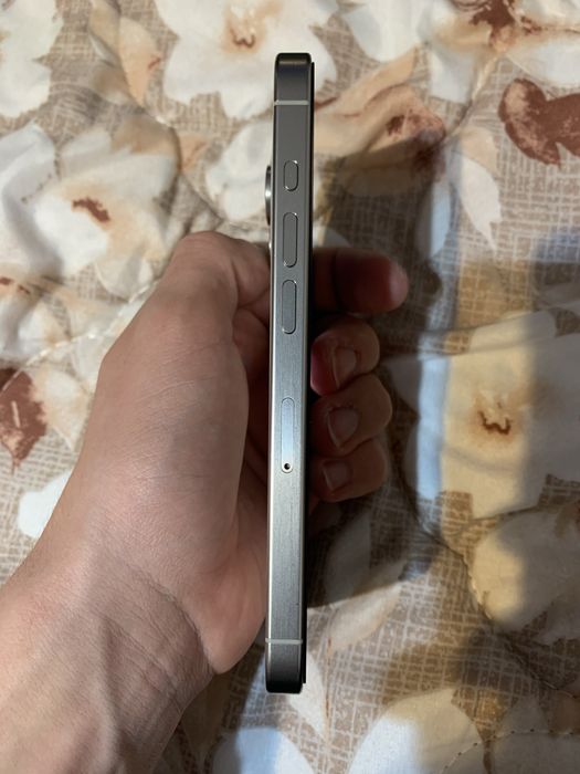 iPhone 15 Pro white 256gb în stare excelentă