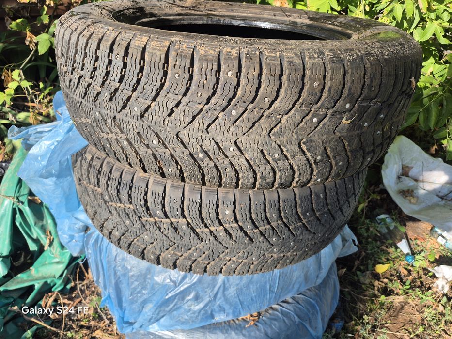 Шины зимние 235/65 R17