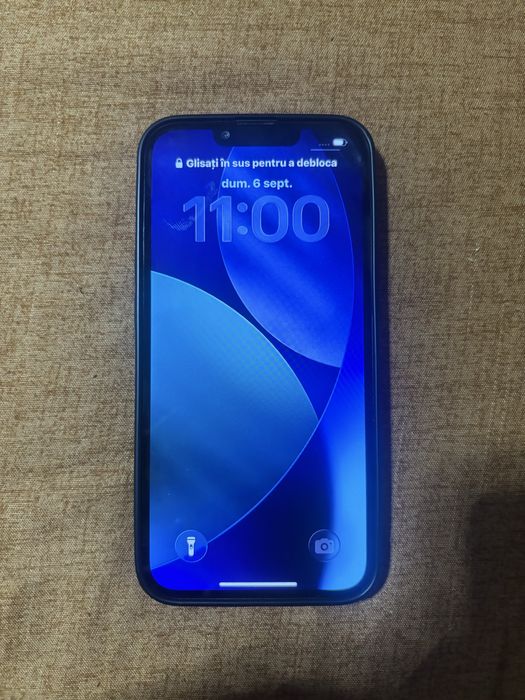 Vand iphone 13 verde de 128 GB 8/10 sanatate baterie 86 % telefonul fuctioneaza impecabil 900 de lei negociabil accept schimburi cu trotine si etc …