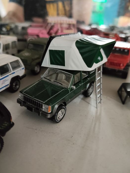 Macheta Jeep Cherokee cu cort