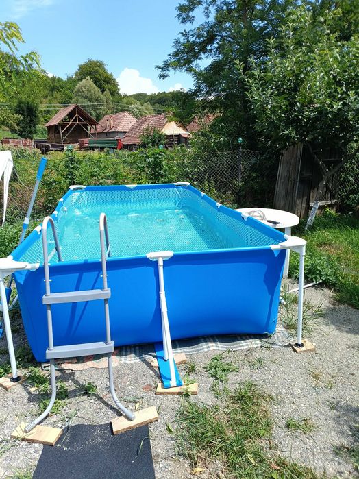 Piscinā suprateranā
