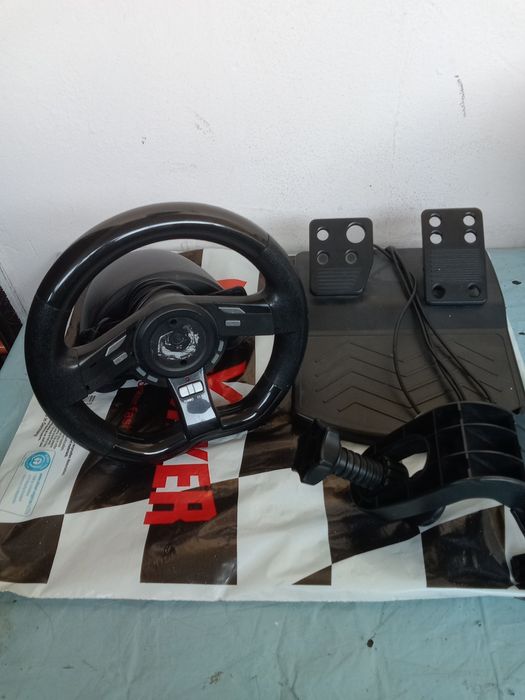 Игровой руль с педалью